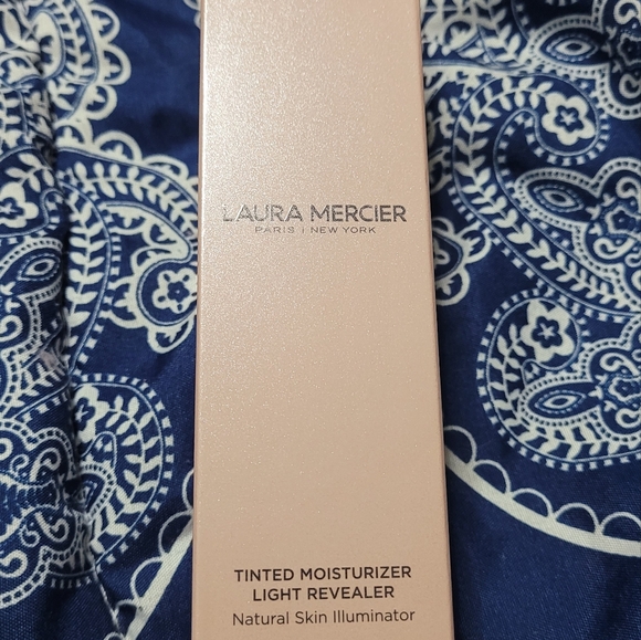 Laura Mercier Tinted Moisturizer Light Revealer Illuminator SPF 25 - Picture 2 of 4